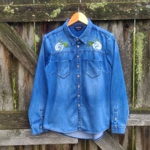 Bebe Western Style Floral Embroidery Denim Jean Button Down Shirt Womens Sz M